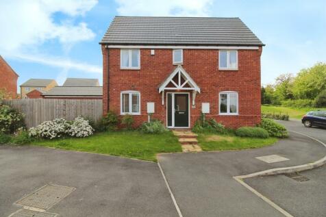 3 bedroom link detached house for sale