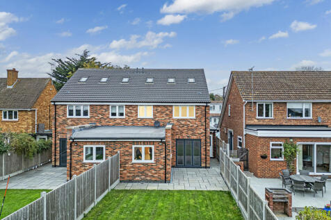 5 bedroom semi-detached house for sale