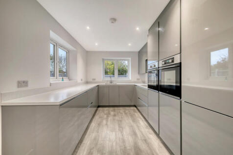 5 bedroom semi-detached house for sale