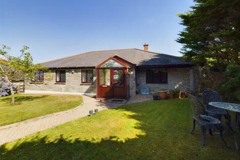 4 bedroom detached bungalow for sale