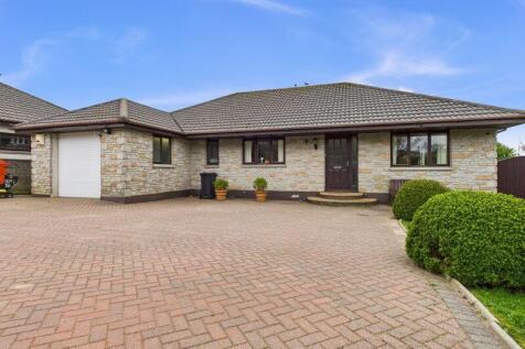 3 bedroom detached bungalow for sale