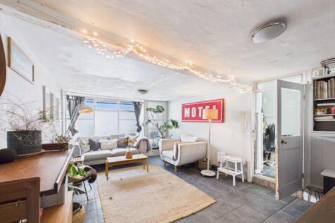 4 bedroom cottage for sale