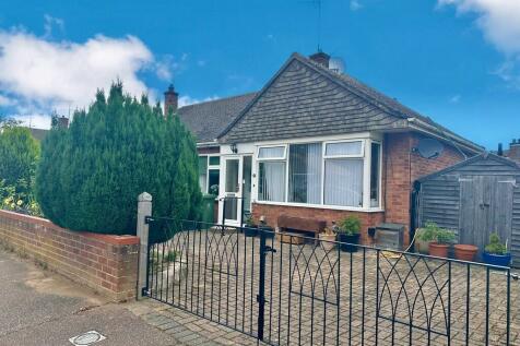 2 bedroom semi-detached bungalow for sale