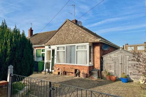 2 bedroom semi-detached bungalow for sale