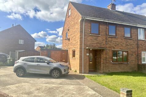 3 bedroom semi-detached house for sale