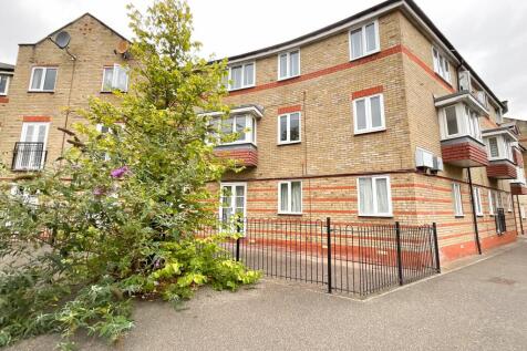 Chelmsford CM1 2 bed flat for sale