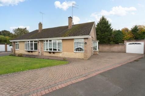 2 bedroom semi-detached bungalow for sale