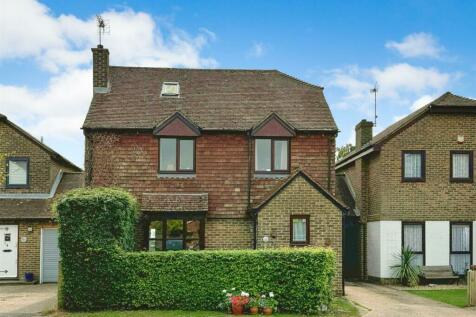 4 bedroom link detached house for sale