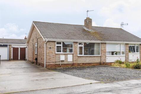 2 bedroom semi-detached bungalow for sale