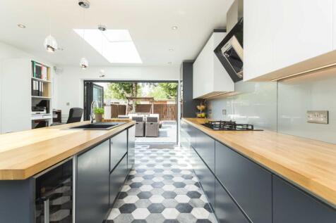 Wood End Gardens, Northolt... 3 bed semi