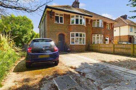 Old Manor Road, Rustington... 2 bed ground floor flat for sale