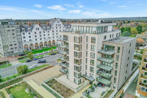 Calista, 26 West Parade, Worthing, BN11 3 bed flat for sale