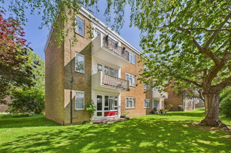Sunningdale Court, Jupps Lane... 2 bed flat for sale