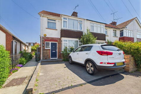 4 bedroom end of terrace house for sale