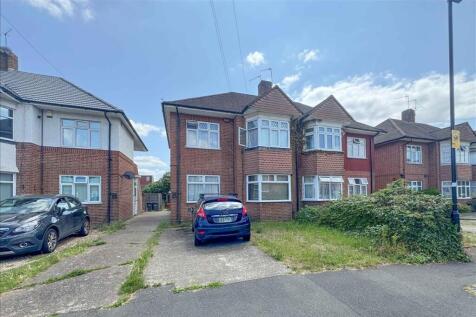 Amesbury Road, Feltham, Middlesex, TW13 2 bed flat for sale