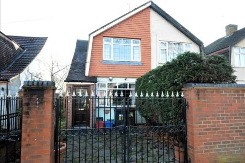 Durham Road, Feltham, Middlesex, TW14 2 bed end of terrace house for sale