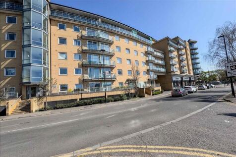 Berberis House, Feltham, Middlesex, TW13 2 bed flat for sale