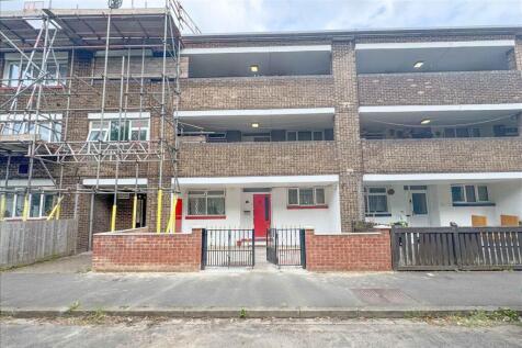 Sandy Drive, Feltham, Middlesex, TW14 2 bed flat for sale