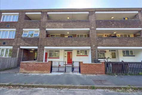 Sandy Drive, Feltham, Middlesex, TW14 2 bed flat for sale
