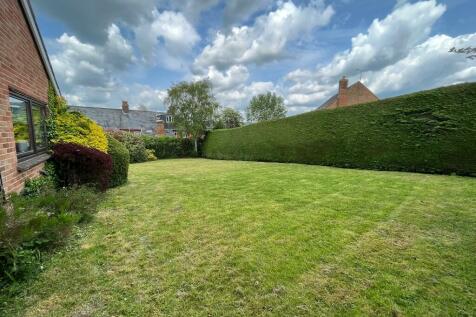 4 bedroom detached bungalow for sale