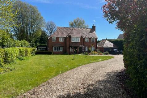 5 bedroom detached house for sale