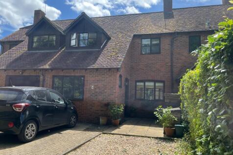 Barn Close, Kintbury 3 bed terraced house for sale