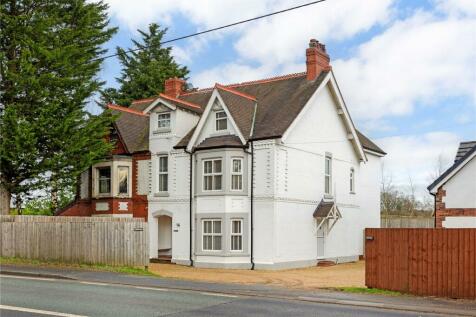 5 bedroom semi-detached house for sale