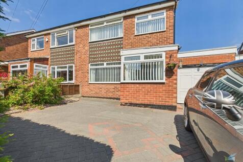3 bedroom semi-detached house for sale