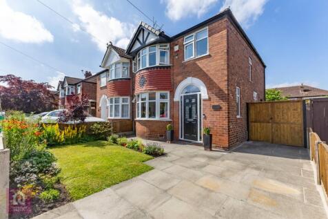 Rossett Avenue, Timperley... 3 bed semi