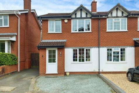 3 bedroom semi-detached house for sale