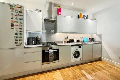 Clewer Hill Road, Windsor 2 bed apartment for sale