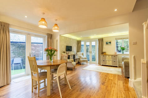 Blacksmiths Row, Markyate AL3 3 bed end of terrace house for sale