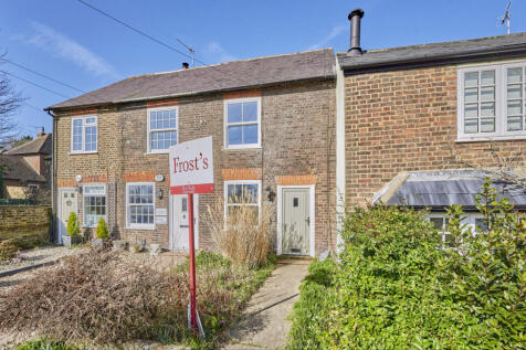 North Common, St. Albans AL3 2 bed terraced house for sale