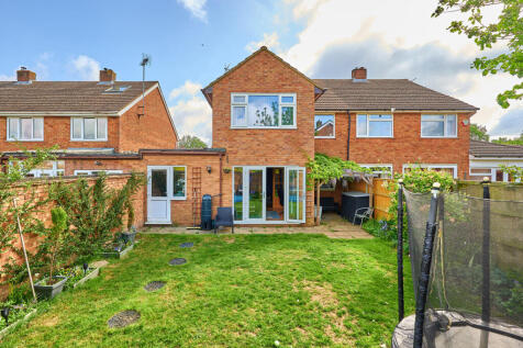 3 bedroom semi-detached house for sale