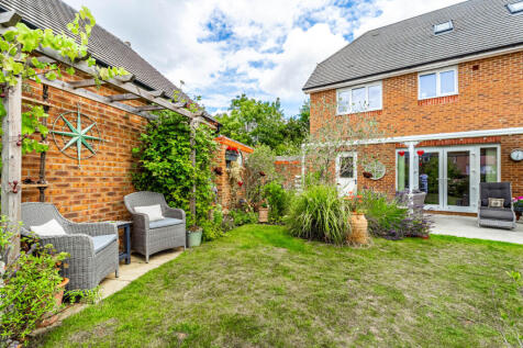 Magpie Meadows, Luton LU1 5 bed detached house for sale