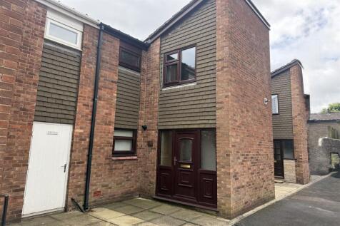3 bedroom town house for sale