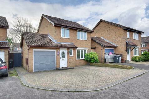 Beauchamps Gardens, Bournemouth BH7 3 bed detached house for sale