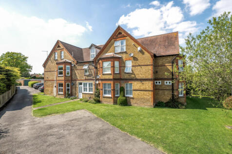 Chantry Mount, Bishop's Stortford CM23 2 bed apartment for sale