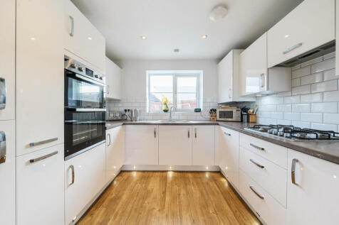 Hayes Drive, Hertfordshire CM23 3 bed detached house for sale