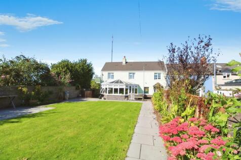 4 bedroom end of terrace house for sale