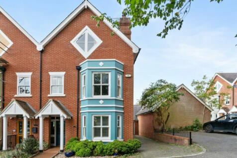 4 bedroom semi-detached house for sale