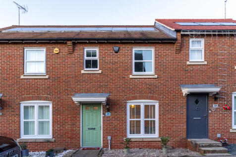 Felstead Crescent, Essex CM24 2 bed terraced house for sale