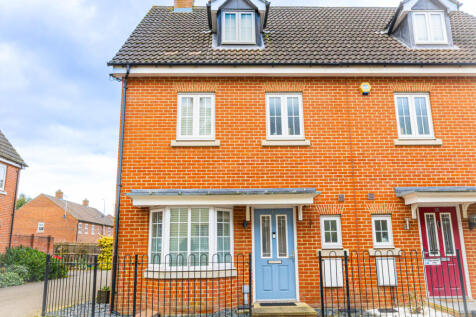 4 bedroom semi-detached house for sale