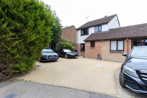 4 bedroom link detached house for sale