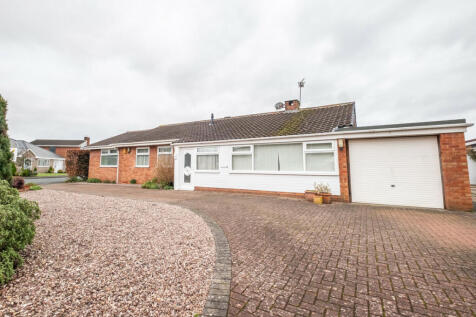 Hall Park Drive, Lytham St. Annes, FY8 2 bed detached bungalow for sale