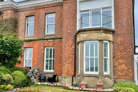 East Beach, Lytham, FY8 2 bed apartment for sale