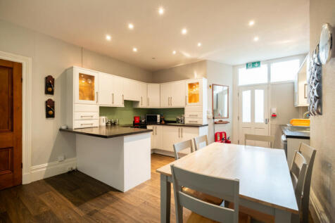 5 bedroom terraced house for sale