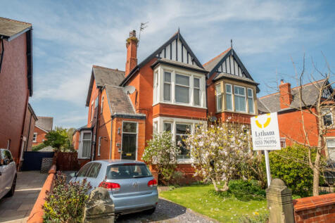 West Bank Avenue, Lytham St. Annes, FY8 3 bed apartment for sale