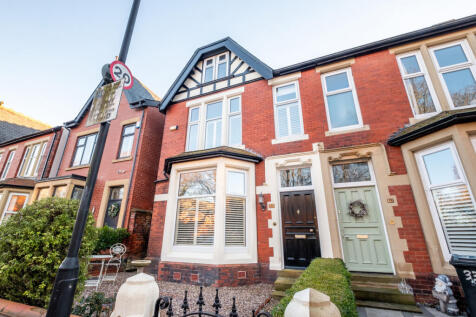 Cleveland Road, Lytham, FY8 5 bed end of terrace house for sale