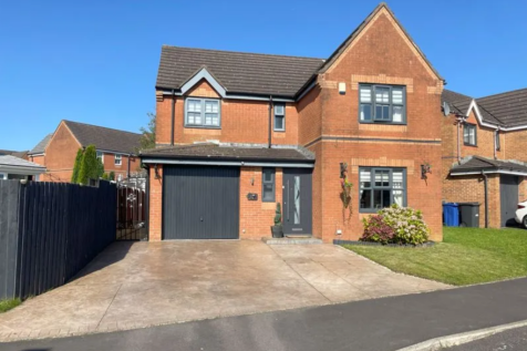 4 bedroom detached house for sale